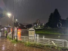 目黒川に氾濫危険情報都内各地で記録的短時間大雨線状降水帯の可能性も