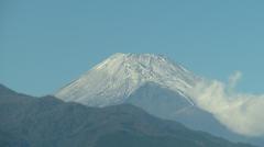 うっすら雪化粧の富士山のイメージ画像