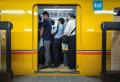 満員電車『イラッ』1位は…？調査で分..