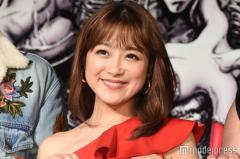 鈴木奈々、シースルーシャツから美バスト披露「セクシー」「ギャップ」と絶賛の声のイメージ画像