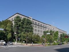 国税収、過去最高の75兆円、5年連続で更新　大企業製造業も景況感改善 　大半の国民、豊かさを感じず