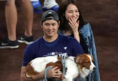 大谷翔平家族が貴重な3ショット ドジャース地区優勝に妻・真美子さんと愛犬・デコピンも共に祝福 SNSでも「幸せすぎるだろ！！」のイメージ画像