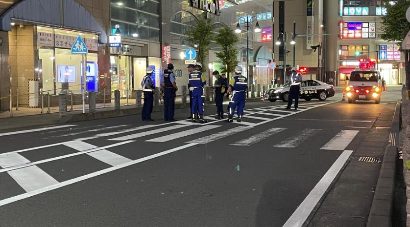 小田急線本厚木駅前の路上でひき逃げか 倒れていた男性の死亡確認 逃げた車の行方追う 神奈川県警
