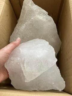 息子から届いたプレゼントは南極の氷10キロ「冷凍庫に入らない」と嬉しい悲鳴