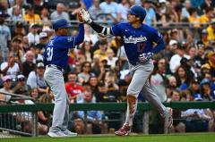 ドジャースが2カード連続勝ち越し　大谷翔平は13号先制弾含む4出塁も左膝炎症で途中交代　先発ロブレスキも打球直撃で不安残す一戦に