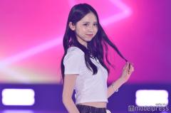 「オオカミくん」入江美沙希、ミニ丈Tシャツから美ウエストちらり【GirlsAward 2025SS】