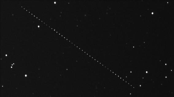 地球接近中の小惑星「2012 TC4」 東大・木曽観測所が撮影