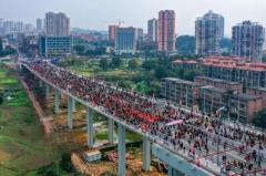 四川省で納渓長江大橋が開通、大勢の市民が「橋を渡って」祝賀―中国