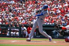 ドジャース・大谷翔平、プレーボール二塁打で5試合連続安打今季初死球に悶絶する場面ものイメージ画像