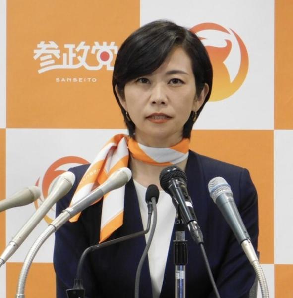 「×」日の丸で参政党の演説に抗議→梅村みずほ氏「悲しき日本の異常な現状」と嘆き「国旗損壊罪」必要と説く