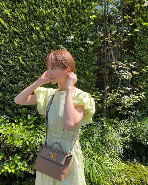 篠田麻里子、つやつや素肌が羨ましい！鏡越しの麗し過ぎる姿