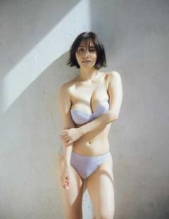 グラビアアイドル・高橋凛、ブラが今にも落ちそうなエロ過ぎショット「色っぽ〜良い」「盛り上がりが素敵です」