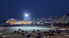 釜山の夜景と大型客船のイメージ画像