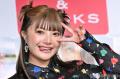 安斉かれん、ミニワンピから美脚スラ..