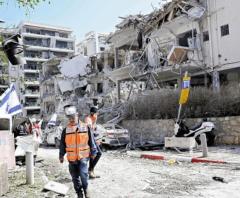 イスラエル最先端のミサイル迎撃システム、崩れて商都で７３人死傷…住民「生き残っただけ幸運」のイメージ画像