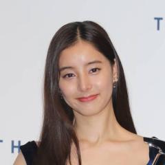 ロングヘアに気品漂いまくる新木優子。本人が明かした“超シンプル”なヘアケアの極意