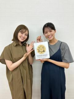 白石麻衣、志田彩良のバースデーをお祝い！「ほん怖」美女コンビのキュートな笑顔が眼福