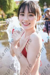 乃木坂46川崎桜、美肌輝く水遊びショット 1st写真集封入ポストカード第6弾公開【エチュード】のイメージ画像