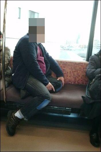 ｢座らせなさい！｣と恫喝 電車で強制的に席を譲らせる