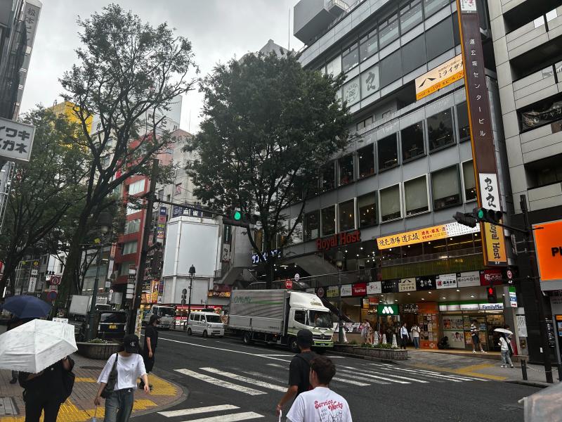 雨の日の道玄坂のイメージ画像