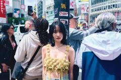 永尾まりや、新作写真集「まりやぎツーリズム」刊行決定 銭湯・ラブホテル・“例のプール”…112ページで日本を再発見のイメージ画像