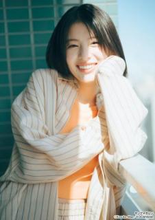 出口夏希、自然な笑顔にキュン「ヤンマガ」表紙登場のイメージ画像