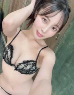 葵成美、黒のレースランジェリーで魅せた“大人な色香”最新作『水色エモーション』発売告知に「美しすぎる」「予約確定」と絶賛の嵐のイメージ画像