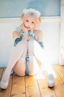 篠崎こころ、「これは流石に反則過ぎる」中央地帯丸見えのセクシーメイドコスプレ姿にファン大興奮のイメージ画像