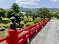 ゆっくりと時間がすぎる日本庭園のイメージ画像