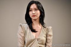 TWICEミナ、チューブトップで美スタイル披露「綺麗な腹筋」「カッコいい」の声