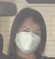 泥酔した男性をATMまで連れて行き、暗..