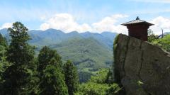 山寺の風景のイメージ画像