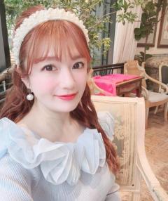 安西ひろこ「久しぶりに」ミニ丈姿披露 ほっそり美脚に「変わらず美しい」「スタイル抜群」の声のイメージ画像