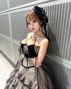 「今日好き」倉八音羽、ビッグTシャツから美脚スラリ「スタイル良すぎ」「ツインテールリボンも可愛い」と反響のイメージ画像