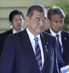 「私は闇献金をしてきました」石破首相“元側近”が週刊文春に告白する「3000万献金」《収支報告書不記載の疑い》
