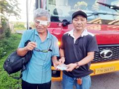【社会】落とし物に1800万VND、バス運転手が持ち主に返却