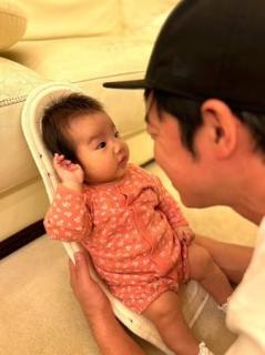 東貴博、生後２ヶ月の次女との顔出し父娘ショットを公開のイメージ画像