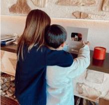 紗栄子 次男におんぶされている姿に大反響 尊いです ウルッと来た 芸能ニュース掲示板 ローカルクチコミ爆サイ Com南関東版