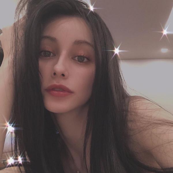 ダレノガレ明美、セクシーな自撮り写真に賛否の声「女版Matt」「怖いんだけど…」