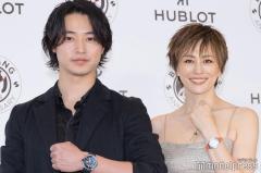 山崎賢人＆米倉涼子「35歳の高校生」クラスメイト再会に感慨「大事な作品」「全然手の届かないような大人に」のイメージ画像