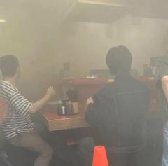 火事でもラーメン食べ続ける客が…「ラーメン二郎」で火事も「火と煙の中で普通に営業」アブラに引火か？のイメージ画像