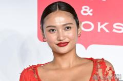 “脅威の10等身”香川沙耶、ビキニ姿で美ボディ開放 タイ満喫ショットに反響「スタイル抜群」「セクシー」のイメージ画像