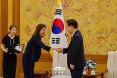 李在明大統領、新任駐韓大使に「積極的な “架け橋”役」を要請のイメージ画像