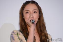 伊藤歩、手編み帽子でサマーコーデ披露「器用」「センス抜群」の声