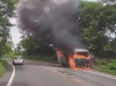 道内で車両火災相次ぐ 洞爺湖町でマイクロバスが 美深町で路線バス いずれもけが人はなし 北海道