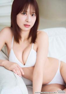 “板野友美の妹分”RoLuANGEL田原舞香、白ビキニ姿で美ボディ披露「ヤンマガ」ソロ初登場