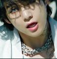 V（BTS）、美しい顔と甘い声で魅了、「..