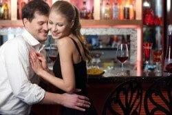 30代既婚女性アーティストに“不貞疑惑”!?　 都内のハプニングバーで目撃談続出中