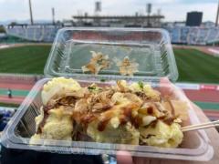 サッカー「スタジアムグルメ」の魅力とは？ご当地色強めの安くて・うまい料理がズラリ