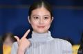 今田美桜、美脚＆背中大胆披露のドレ..